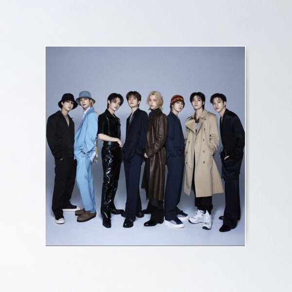 Artikel-Vorschau von ot8 Stray Kids SKZ 2024 süße, farbenfrohe, glücklich lächelnde Idole, weiße, flauschige Kpop-Jungs, designt und verkauft von Kpop-Noona.