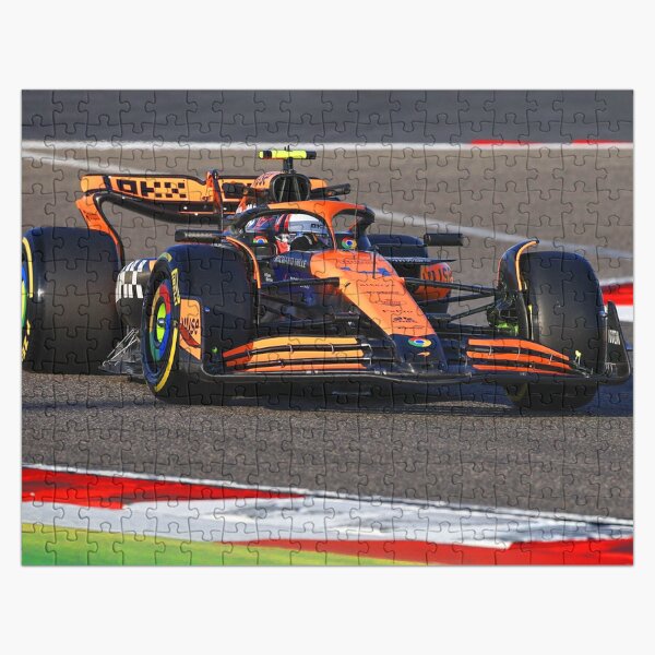 Vista previa del artículo con la obra «Lando Norris compitiendo con su auto de carreras de F1 2024», diseñado y vendido por Rodissimus1984.