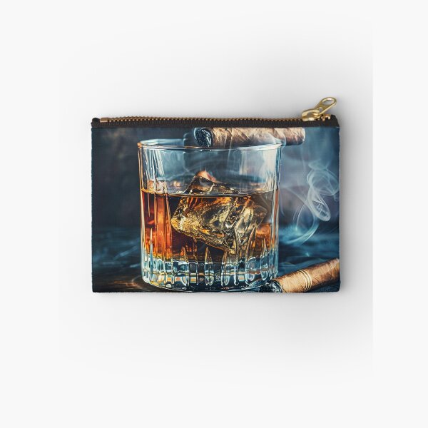 Artikelvorschau, Schottische Whiskyglas- und Zigarrenmalerei, die den Reiz feiner Spirituosen und luxuriösen Genusses widerspiegelt entworfen und verkauft von OlfactoART Studio.