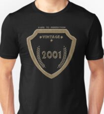 VINTAGE 2001 Born - 17 th Birthday Gift Unisex T-Shirt