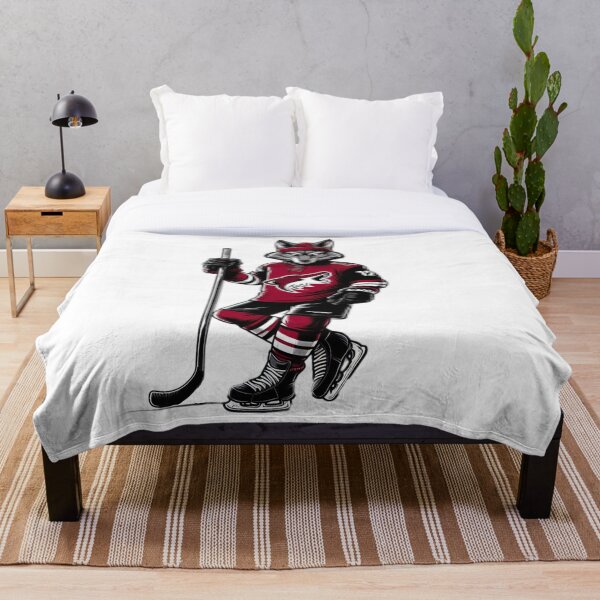 Artikelvorschau, Coyote Wearing an Arizona Coyotes Hockey Jersey entworfen und verkauft von darprince.