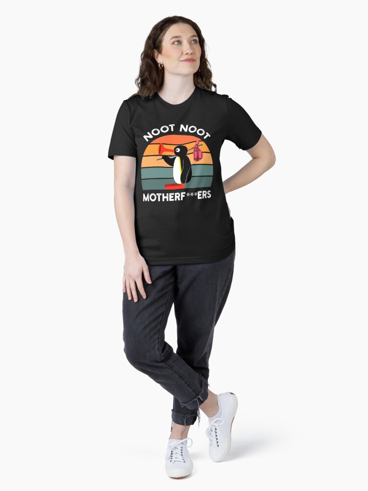 Imagen 4 de 7, Camiseta esencial con la obra Noot Noot Motherf Pingu Pingu Meme Regalo divertido Noot Noot Pingu, diseñada y vendida por LaliciaEkuaze6.