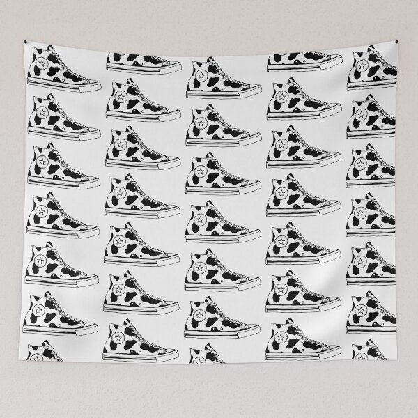 Aperçu de l'œuvre Chaussure converse à imprimé vache créée et vendue par rachelevelynne.