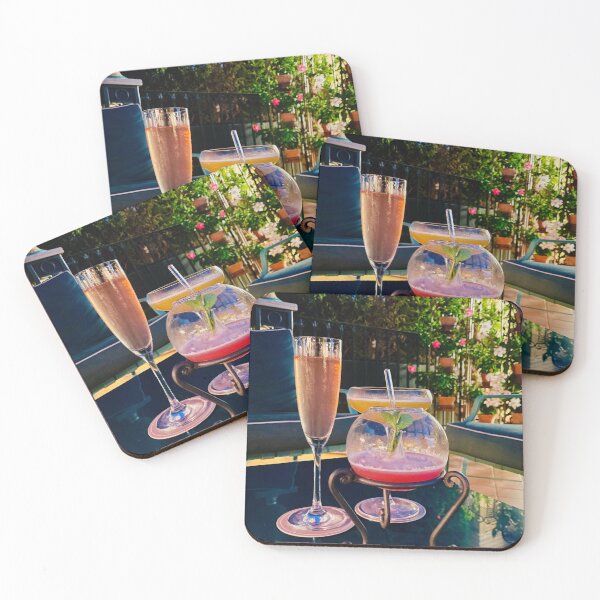Artikelvorschau, Cocktails in der Abenddämmerung entworfen und verkauft von Red Ink Gifts.