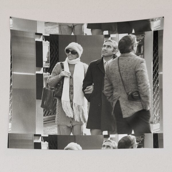 Item preview, vr 3653 / finition 2024 -  Olivier Reporter Photo sur: 62 - Les Gens de Paris 1975 "  les chic Passants Heureux " - Okaio-Umin Créations Olavia-Olao designed and sold by o.okaïo.