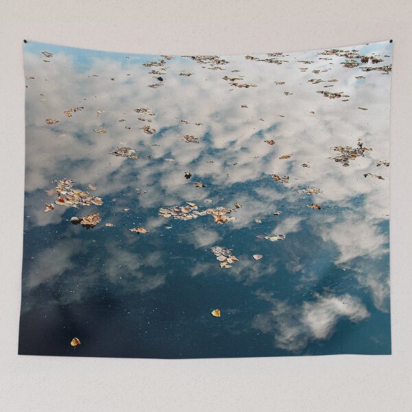 Artikelvorschau, Der Himmel spiegelt sich auf der Wasseroberfläche. entworfen und verkauft von Eva Studená Photography.