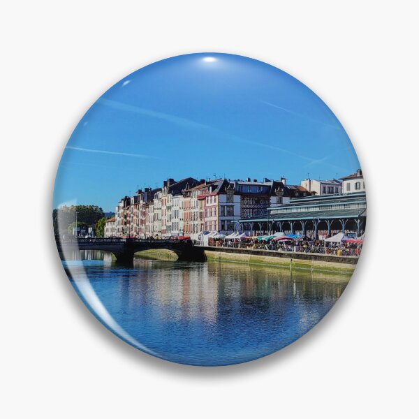 Artikelvorschau, Foto von Bayonne, Frankreich entworfen und verkauft von SquareKeyStudio.