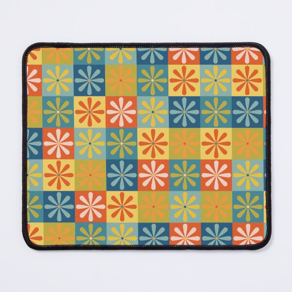 Artikelvorschau, Far Out Daisy Patchwork - Blau entworfen und verkauft von BayhillStudio.