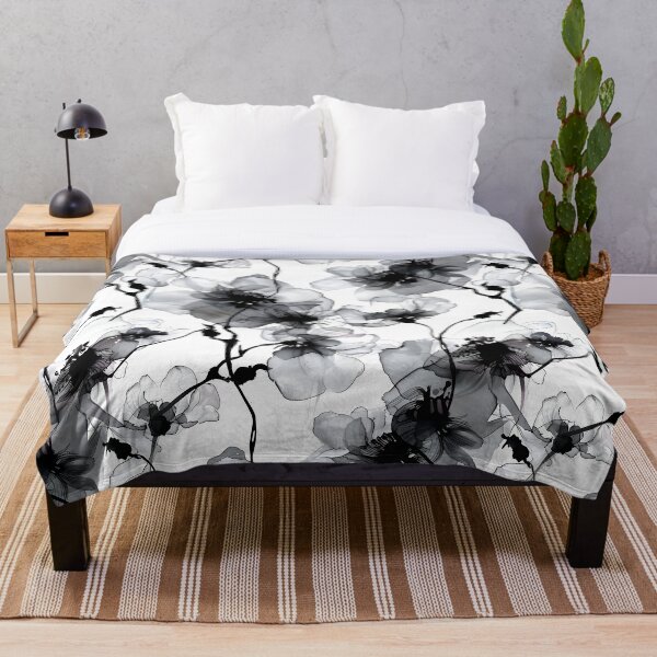 Artikelvorschau, Luxuriöses Blumenmuster in Schwarz und Weiß entworfen und verkauft von Magnuna.