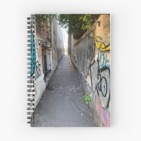 Artikelvorschau, Der Schnitt durch entworfen und verkauft von Nicole Sumner.