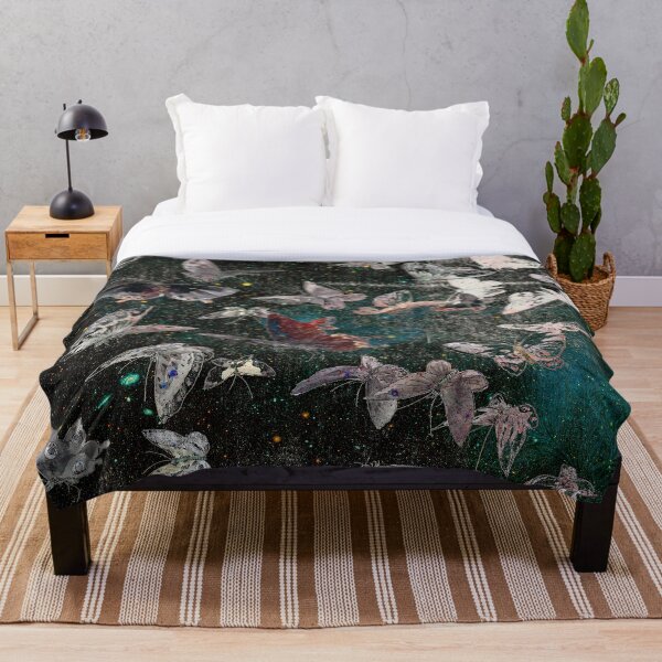 Artikelvorschau, Vintage Look Universum Schmetterlinge entworfen und verkauft von Shloo.
