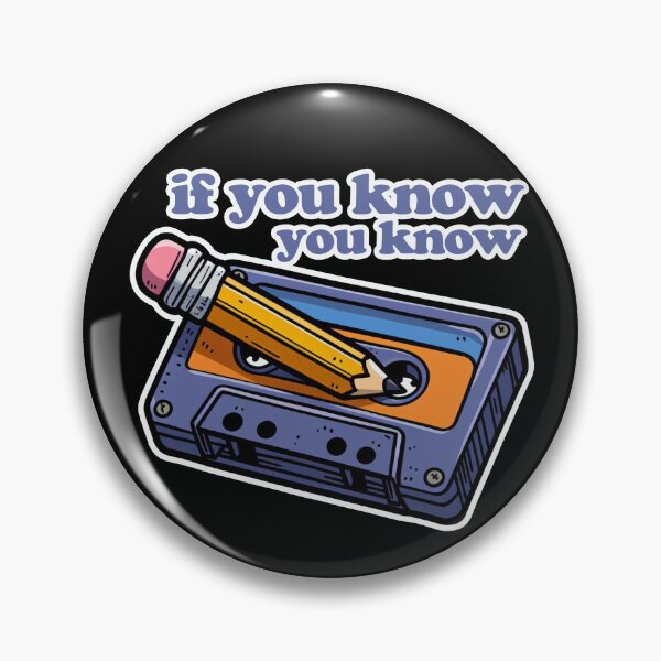 Artikelvorschau, Kassette und Bleistift IYKYK entworfen und verkauft von Pop Culture Shirts.