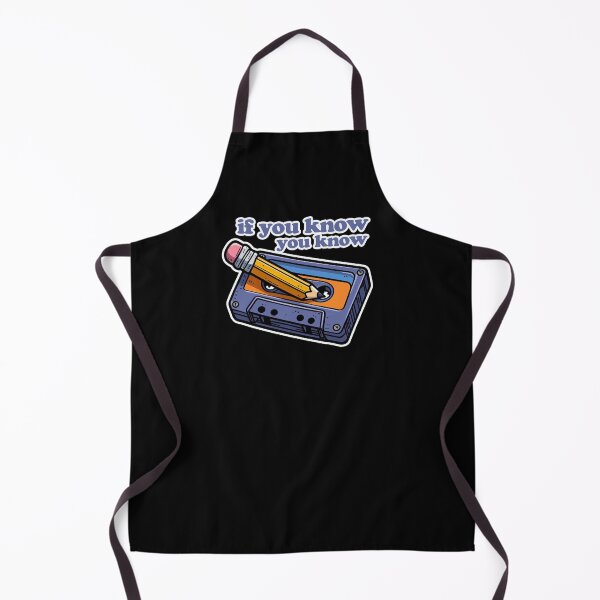 Aperçu de l'œuvre Cassette et crayon IYKYK créée et vendue par Pop Culture Shirts.