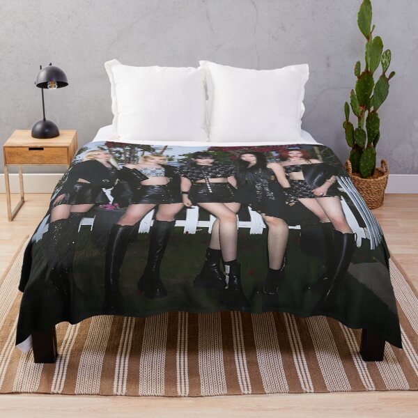 Item preview, LE SSERAFIM (KPOP) designed and sold by jaofnn.