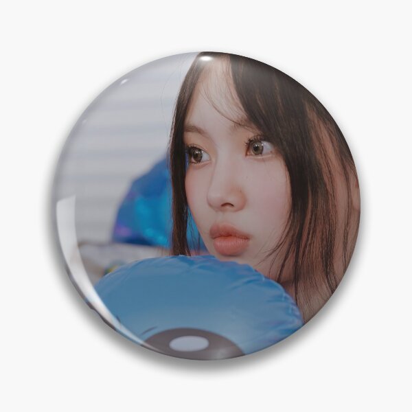 Artikelvorschau, Hyein Super Shy Cool With You ETA Neue Zip entworfen und verkauft von Valereekmerch.