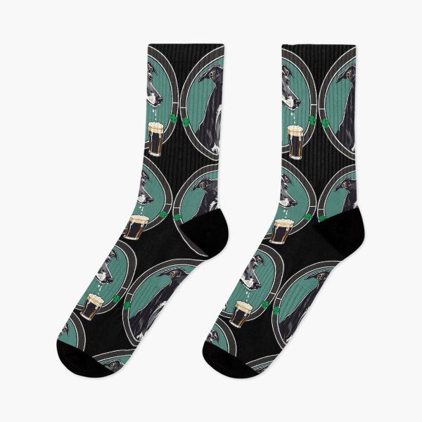 Artikelvorschau, Irischer Windhund, der ein Irish Stout trinkt entworfen und verkauft von Ameiva-Apparel.