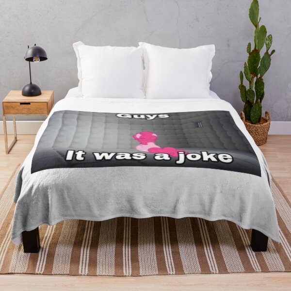 Item preview, guys it was a joke designed and sold by cloudzer0000.