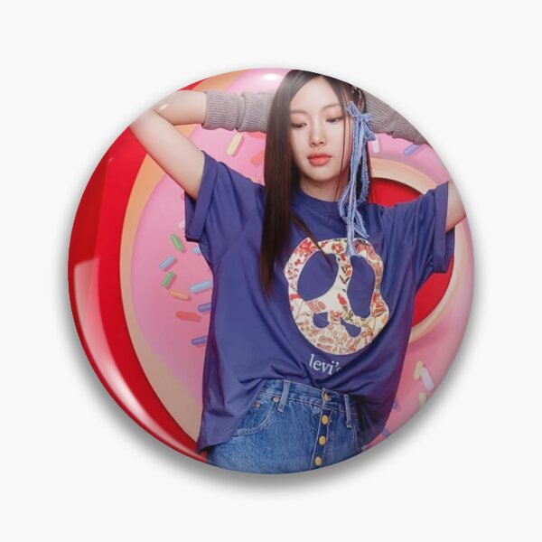 Artikelvorschau, Hyein Super Shy Cool With You ETA Neue Zip entworfen und verkauft von Valereekmerch.