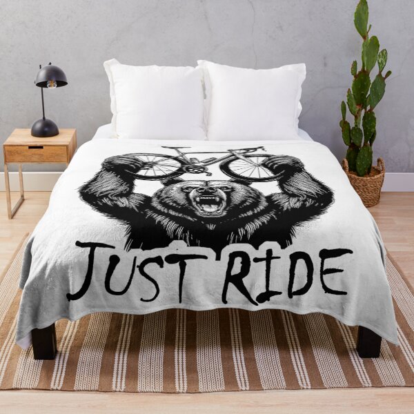 Artikelvorschau, Radfahren Just Ride Bear entworfen und verkauft von Esskay Designs.