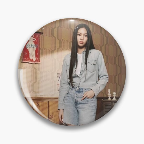 Artikelvorschau, Hyein Super Shy Cool With You ETA Neue Zip entworfen und verkauft von Valereekmerch.
