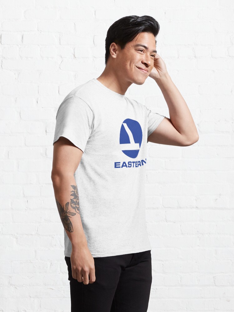 Vista alternativa de Camiseta clásica y fue encabezado por el as volador de la Primera Guerra Mundial Eddie Rickenbacker en sus primeros años. Tuvo casi un monopolio en los viajes aéreos entre Nueva York y Florida desde la década de 1930 hasta la década de 1950 y dominó este mercado durante