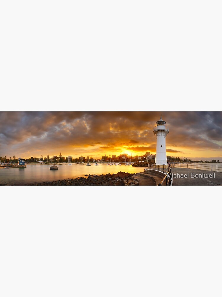 Wollongong Breakwater Lighthouse, New South Wales, Australia by Chockstone