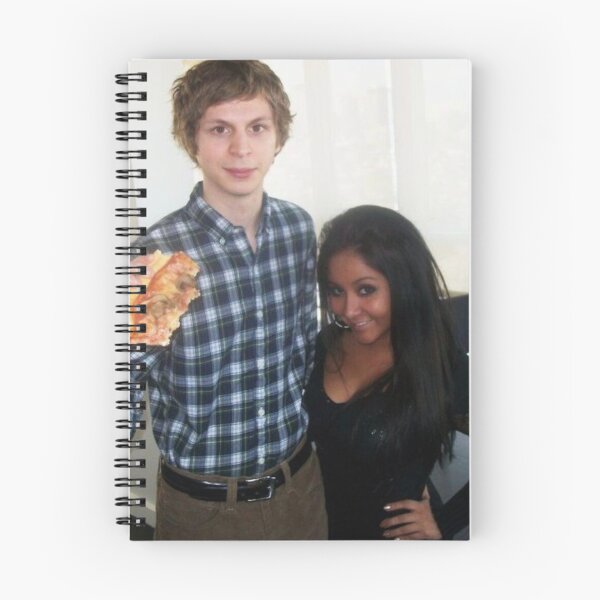 Artikelvorschau, Michael Cera hält eine Pizza neben Snooki entworfen und verkauft von catalunar.