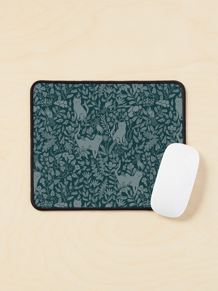 Aperçu 1 sur 5. Tapis de souris avec l'œuvre Chats victoriens et plantes d'été créée et vendue par kostolom3000.