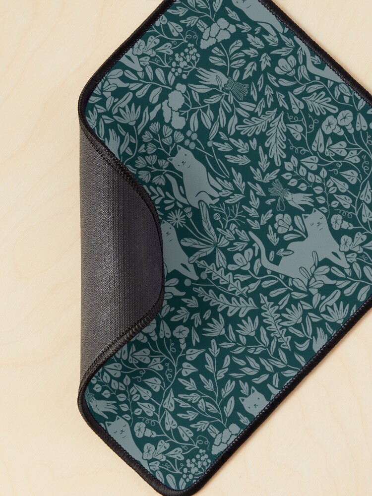 Aperçu 2 sur 5. Tapis de souris avec l'œuvre Chats victoriens et plantes d'été créée et vendue par kostolom3000.