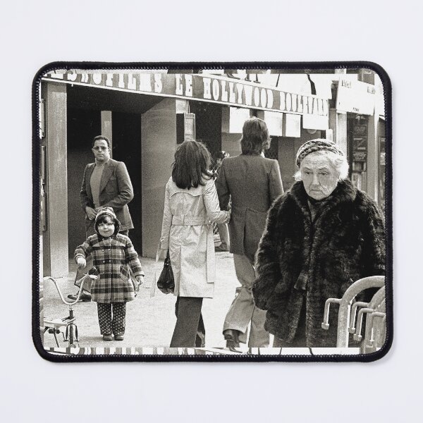 Item preview, vr 3655 / finition 2024 - Olivier Reporter Photo sur: 64 - Les Gens de Paris 1975 " Hollywood cinéma & la Rencontre Improbable de 3 Générations sur son Boulevard - Okaio-Umin Créations designed and sold by o.okaïo.