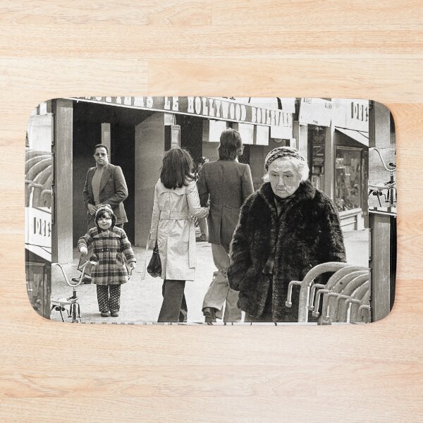 Item preview, vr 3655 / finition 2024 - Olivier Reporter Photo sur: 64 - Les Gens de Paris 1975 " Hollywood cinéma & la Rencontre Improbable de 3 Générations sur son Boulevard - Okaio-Umin Créations designed and sold by o.okaïo.