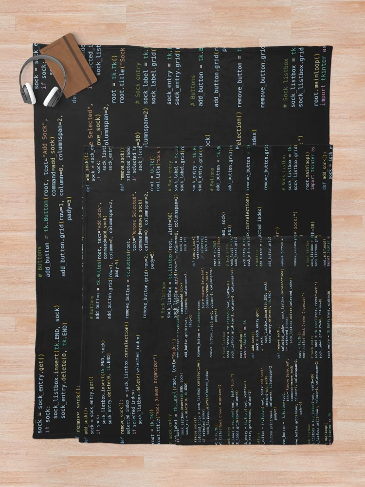 Aperçu 5 sur 6. Plaid avec l'œuvre Code de programme Python sombre créée et vendue par CodingSocks.