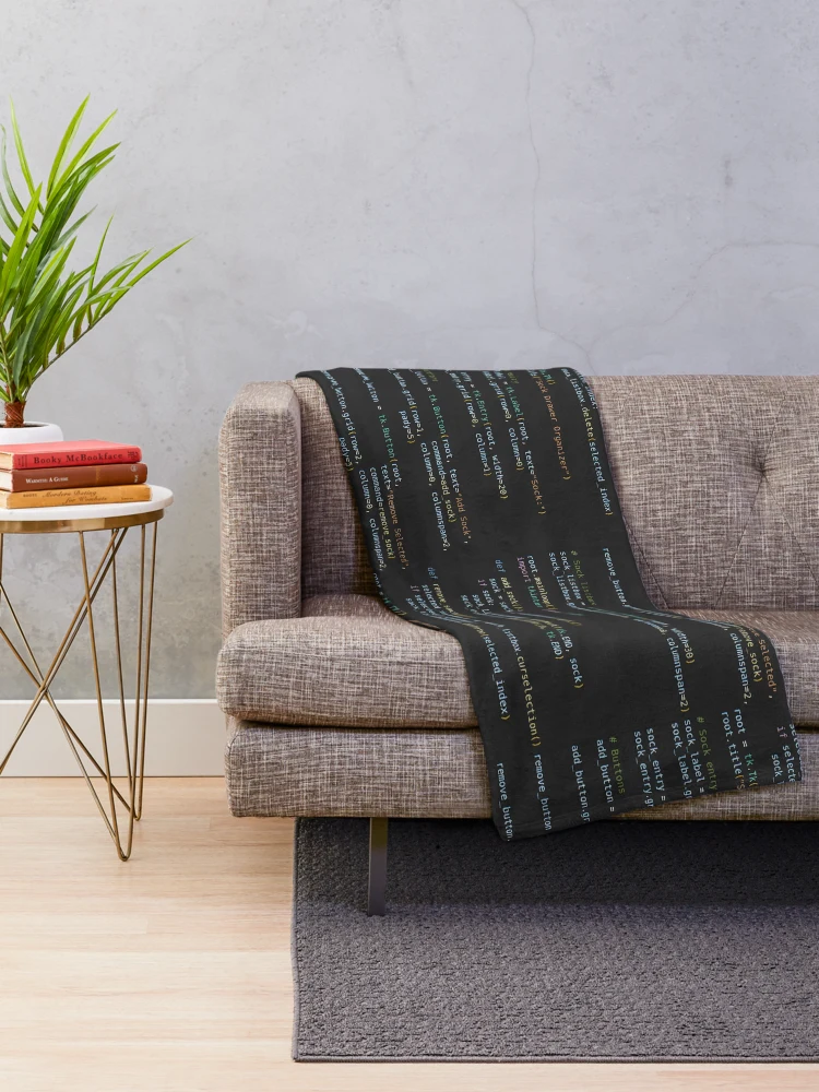 Aperçu 2 sur 6. Plaid avec l'œuvre Code de programme Python sombre créée et vendue par CodingSocks.