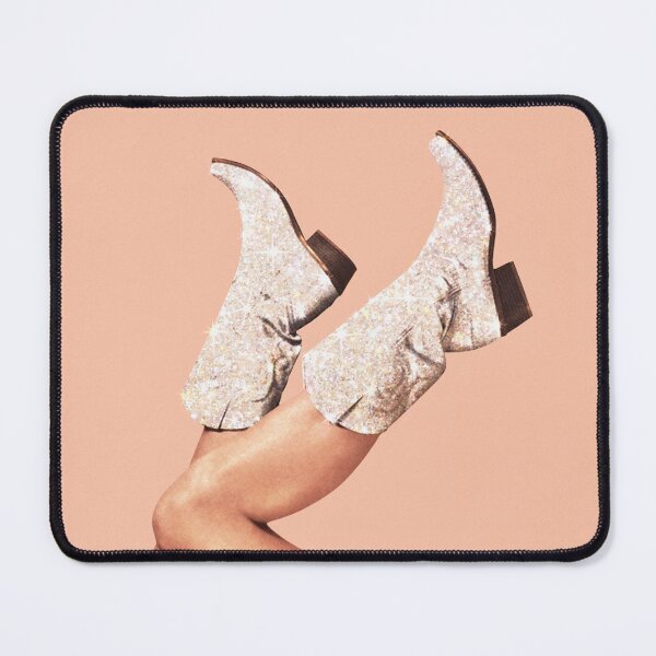Aperçu de l'œuvre Ces bottes - Paillettes couleur pêche duveteuses créée et vendue par Vertigo Artography.