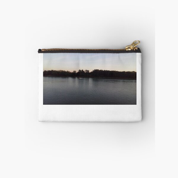 Artikelvorschau, Donau und blauer Himmel entworfen und verkauft von miaterinka.