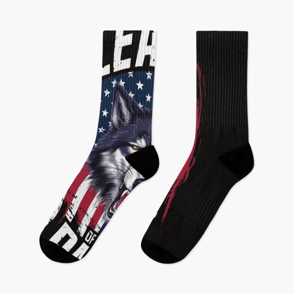Artikelvorschau, Alpha Wolf & American Pride Tee - Patriotisches T-Shirt mit Rudelführer entworfen und verkauft von HOMEDESIGNPRINT.