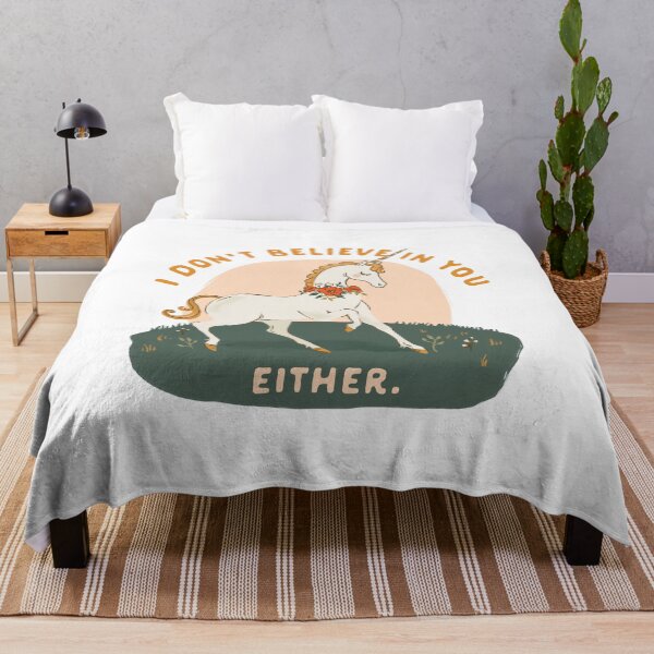 Artikelvorschau, Ich glaube auch nicht an dich. Lustiges und sarkastisches Einhorn entworfen und verkauft von The Whiskey Ginger Design Shop.