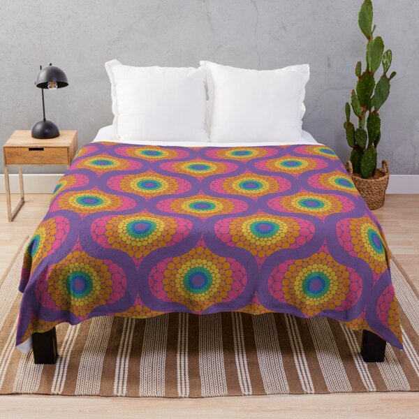Aperçu de l'œuvre Radiant Maximalist Rainbow Dot Mandala Rétro Ogee créée et vendue par Triplicate Limited.