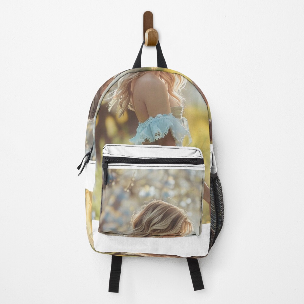 Vista previa del artículo con la obra «Mochila», diseñado y vendido por RicoInStudios.
