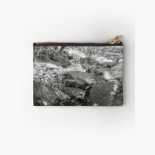 Aperçu de l'œuvre Monochrome stream créée et vendue par Cblifeisgood.