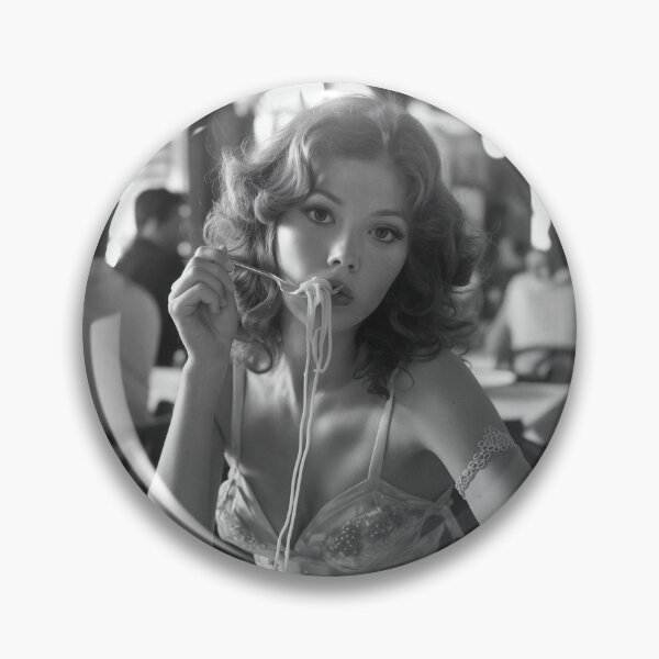 Artikelvorschau, Girl Eating Pasta Retro Vintage entworfen und verkauft von AM-Fine-Designs.