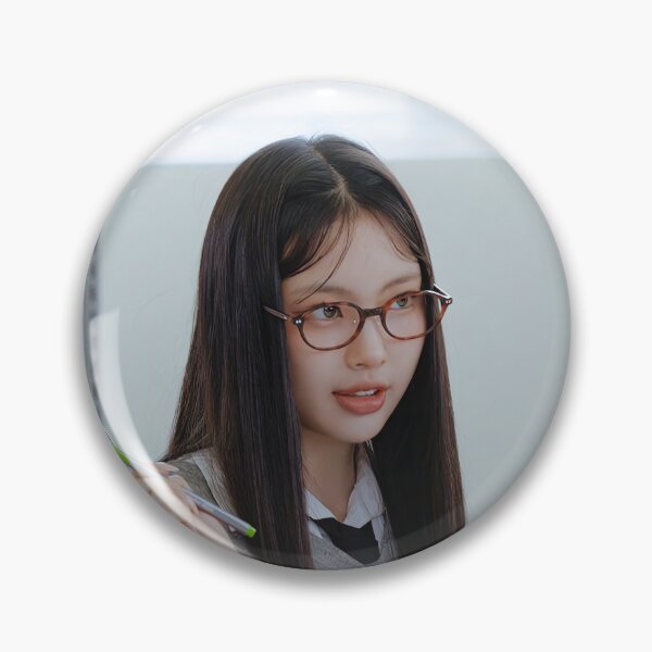 Artikelvorschau, Hyein Bubble Gum Super Shy Cool mit dir ETA Neue Zip entworfen und verkauft von Valereekmerch.