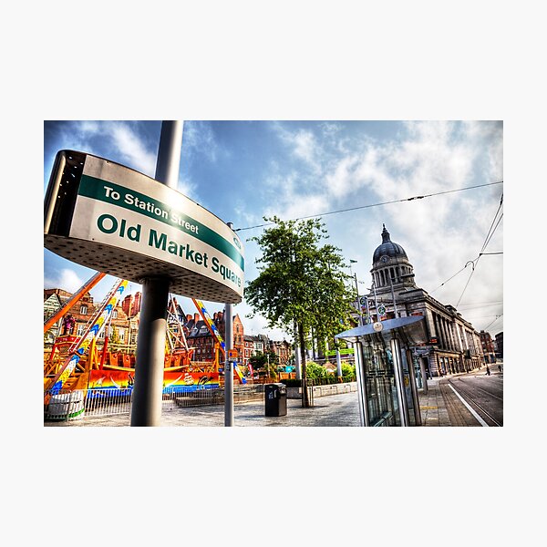 Aperçu de l'œuvre Arrêt de tramway Nottingham Old Market Square créée et vendue par Paul Thompson Photography.