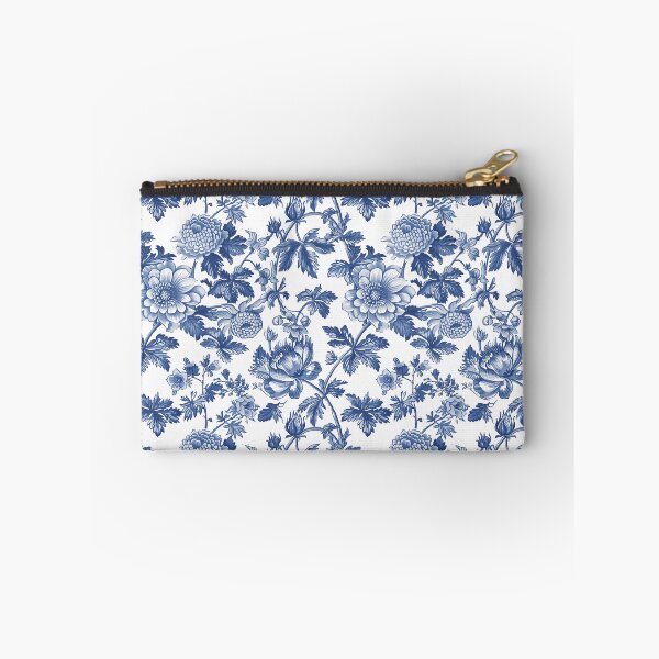Artikelvorschau, Toile de Jouy Vintage Blumenmuster. Aquarell blaue Blumen auf weißem Hintergrund entworfen und verkauft von Yoursprint.