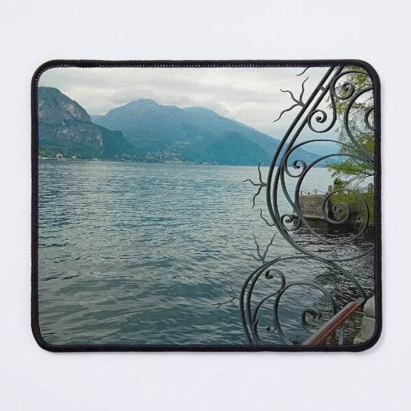 Aperçu de l'œuvre Photographie de fond de lac Italie Bellagio créée et vendue par Natuloveit.