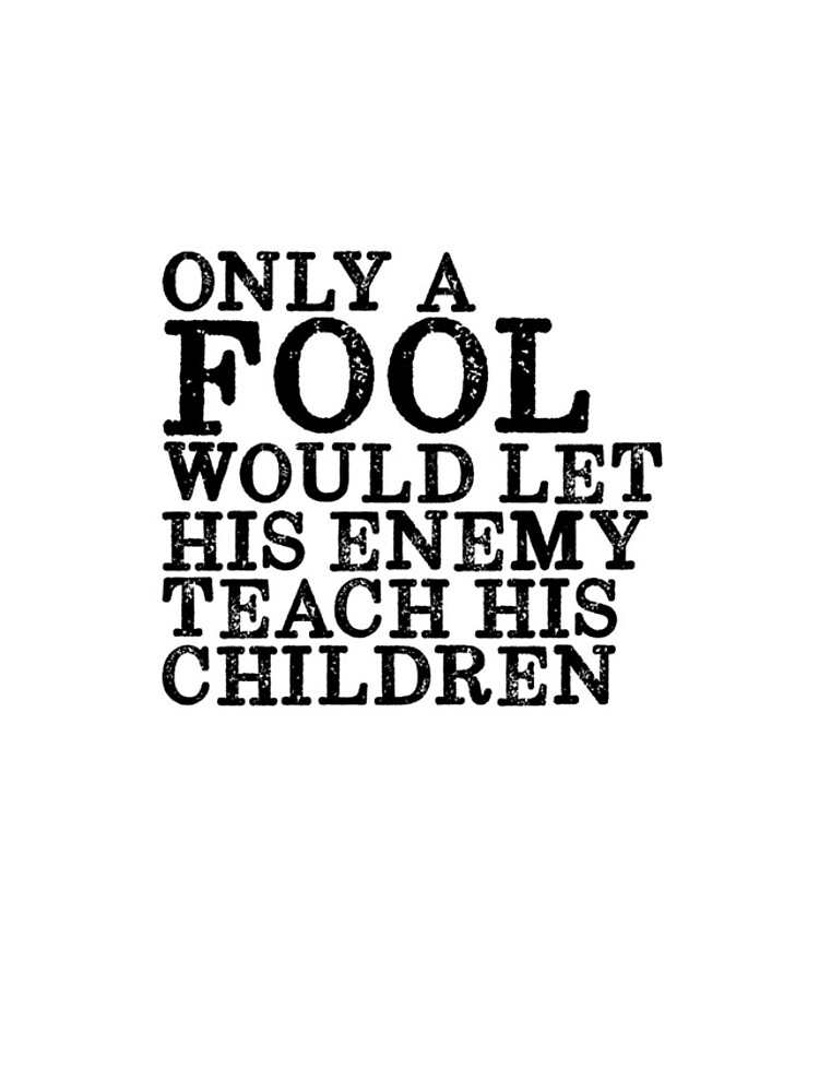 Aperçu 4 sur 4. Coque iPhone avec l'œuvre Only A Fool Would Let His Enemy Teach His Children Gear créée et vendue par DynamicDesign.