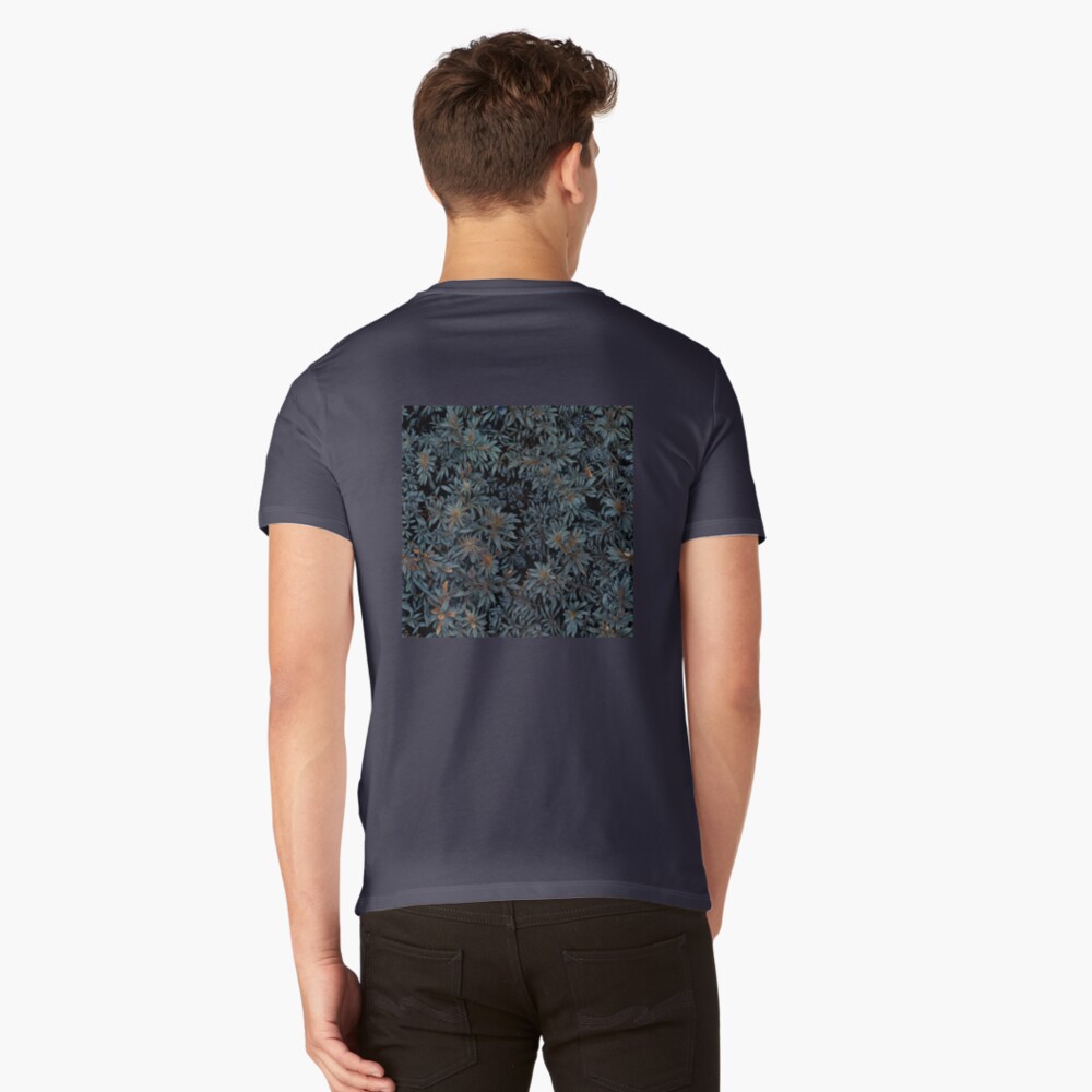 Aperçu de l'œuvre T-shirt col V créée et vendue par oduchossoir.