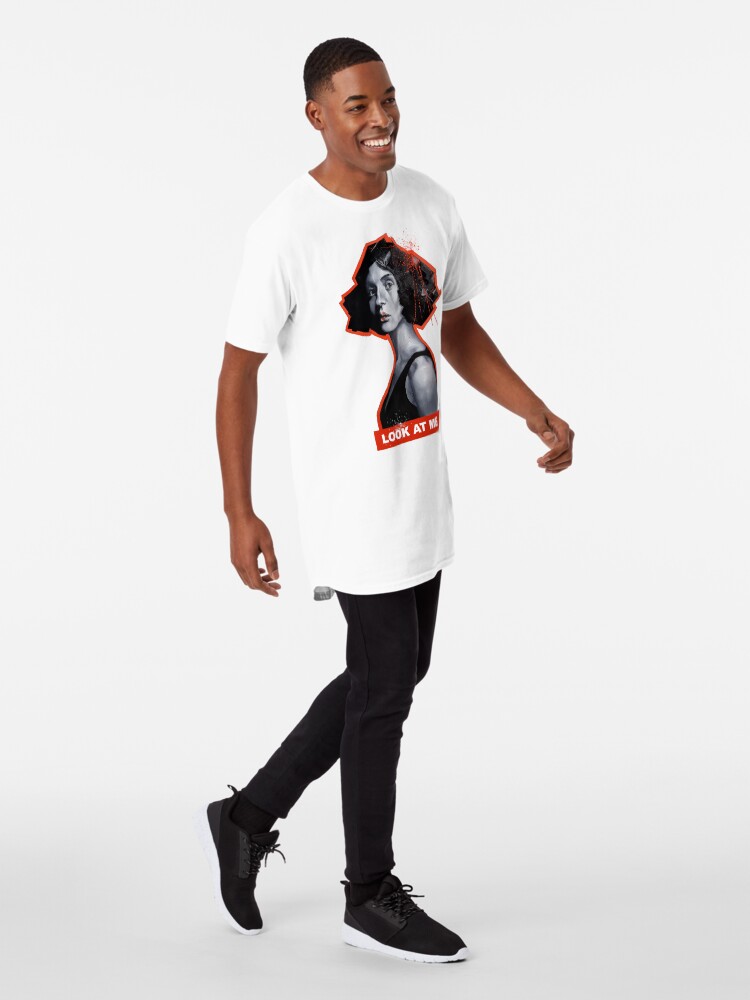 Aperçu 3 sur 5. T-shirt long avec l'œuvre Visage de femme à la peinture - Look at me créée et vendue par Aldarane.