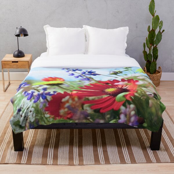 Item preview, Flores de pradera, campo de flores silvestres: violeta, roja, amarilla, blanca. designed and sold by MoonCatLab.