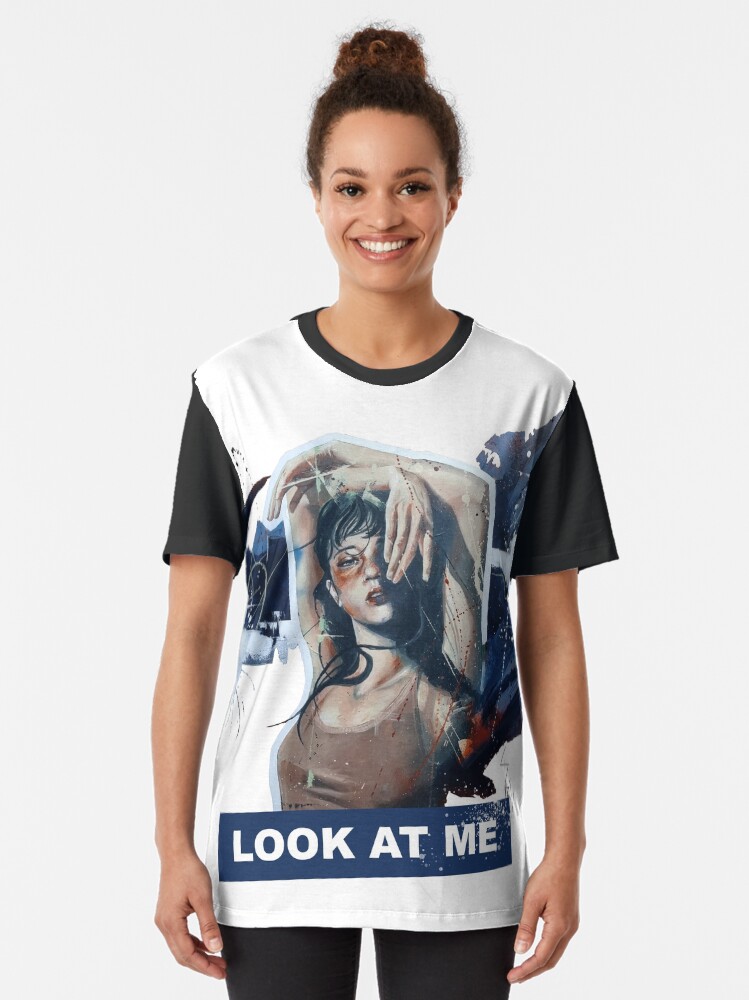 Aperçu 2 sur 5. T-shirt graphique avec l'œuvre Peinture à l'huile d'un portrait de femme coloré créée et vendue par Aldarane.